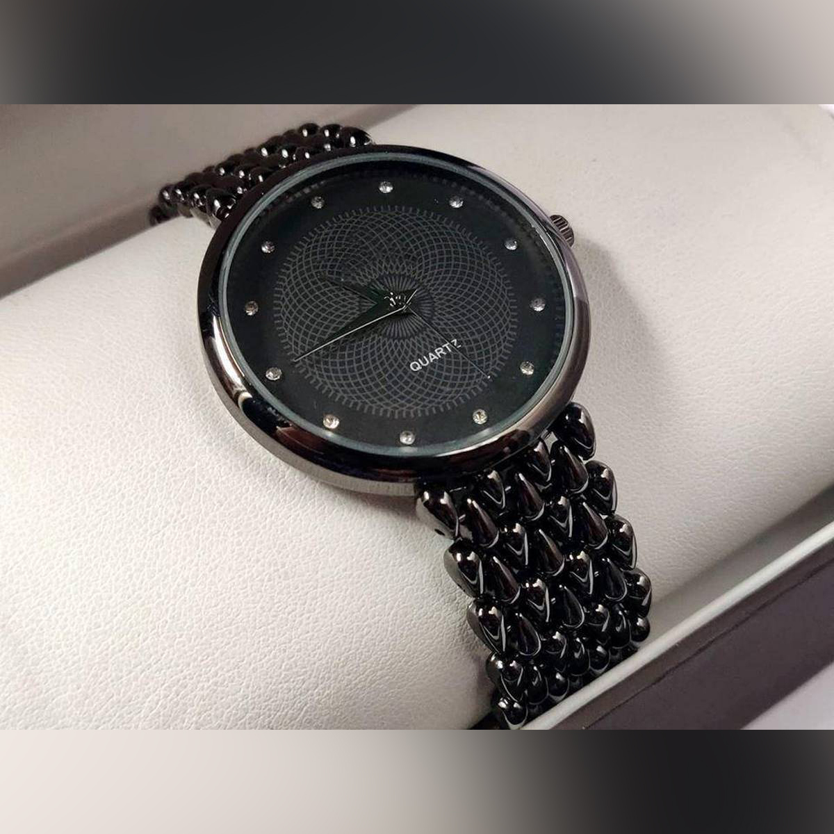 Stylish Fashion Bracelet Waterproof Watch Silver Colour Strap Dashing Looks Casual Luxury Use Watch For Women